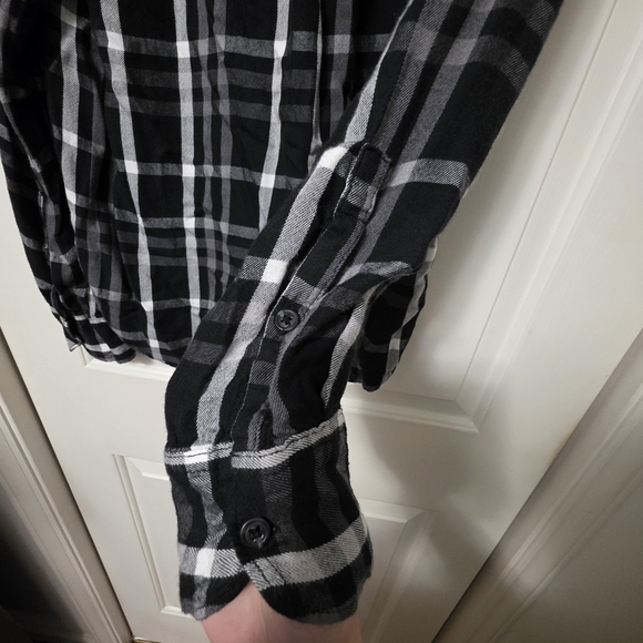 Woolrich Womens Black and White Button-Up Flannel Size Medium - Picture 5 of 8